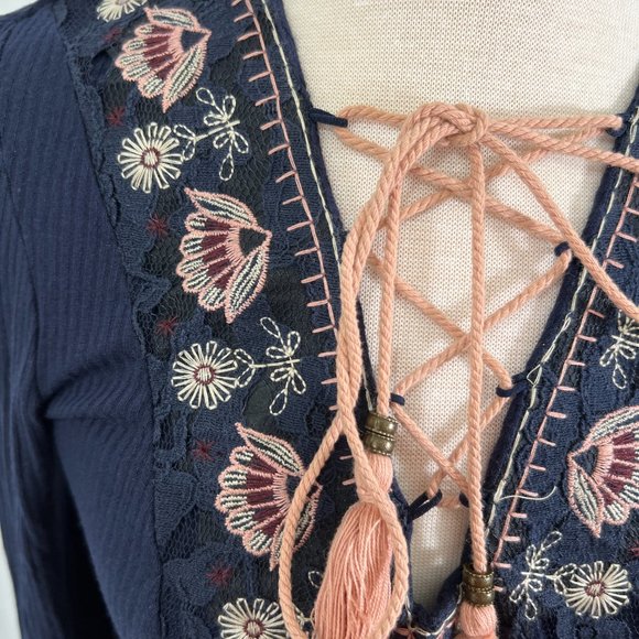 Taylor and Sage Peasant Short Laced Front Sz S Embroidered Yolk Lace Hem - Picture 2 of 6